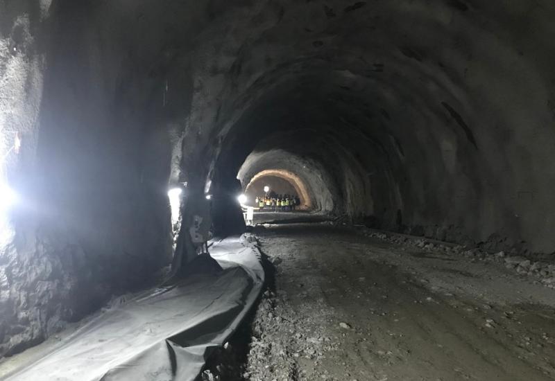 Probijen tunel Vranduk na poddionici Vranduk – Ponirak